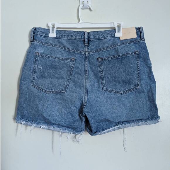 Everlane The Denim Short Distressed With Raw Hem in Medium Wash, Size 32 - Picture 5 of 8